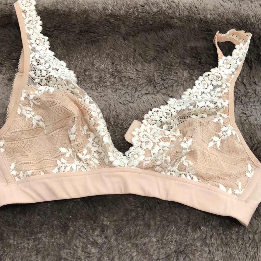 Wacoal embrace lace wire free bra sand/ivory 32